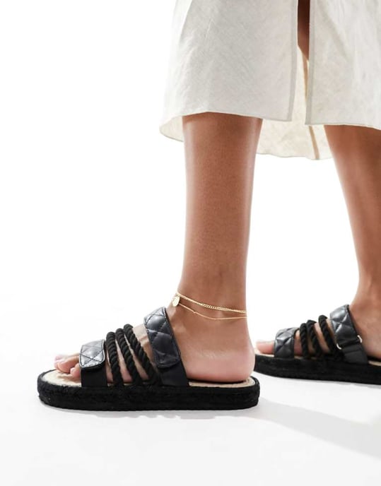 Public Desire korallfärgad flatformsandal med repremmar i svart - Image 3