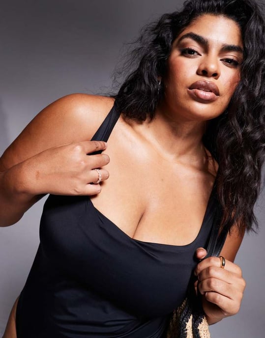 ASOS DESIGN Curve hämnd skulpturerande baddräkt i svart - Image 3