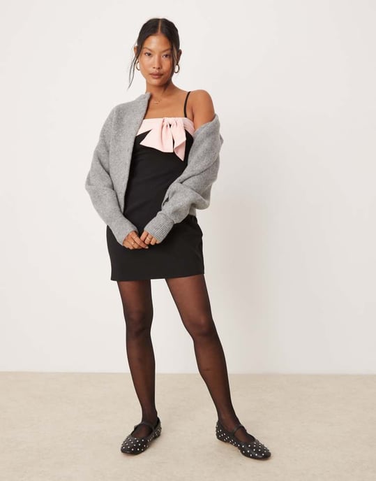 ASOS DESIGN Petite axelbandig miniklänning med rosett och detaljer i rosa - Image 2