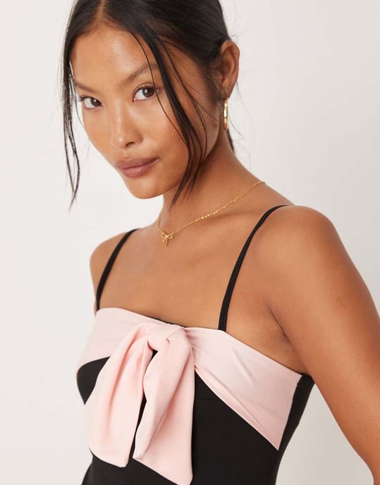 ASOS DESIGN Petite axelbandig miniklänning med rosett och detaljer i rosa - Image 3