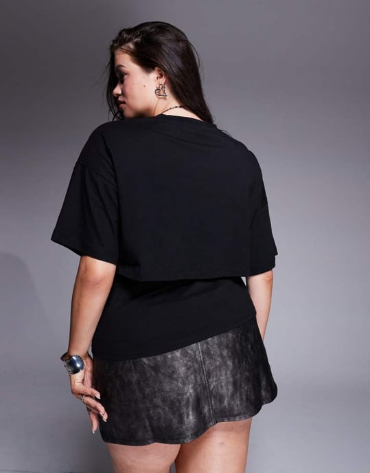 ASOS DESIGN Curve dubbelskiktad korsettmidja t-shirt med rockgrafik i svart - Image 3