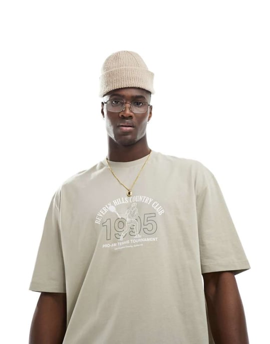 ASOS DESIGN oversized t-shirt i beige med framstående varsity-tryck - Image 1