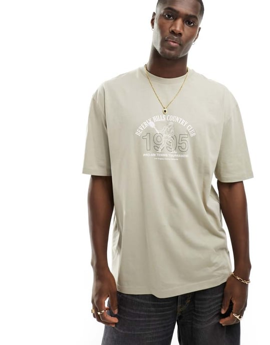 ASOS DESIGN oversized t-shirt i beige med framstående varsity-tryck - Image 3