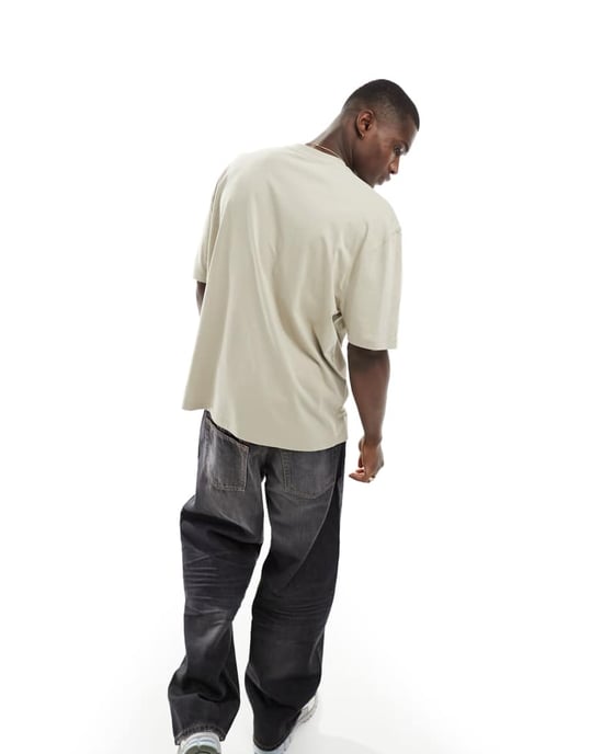 ASOS DESIGN oversized t-shirt i beige med framstående varsity-tryck - Image 4