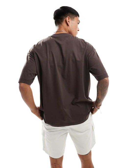 ASOS DESIGN oversized t-shirt med fotbollstryck fram i brunt - Image 4
