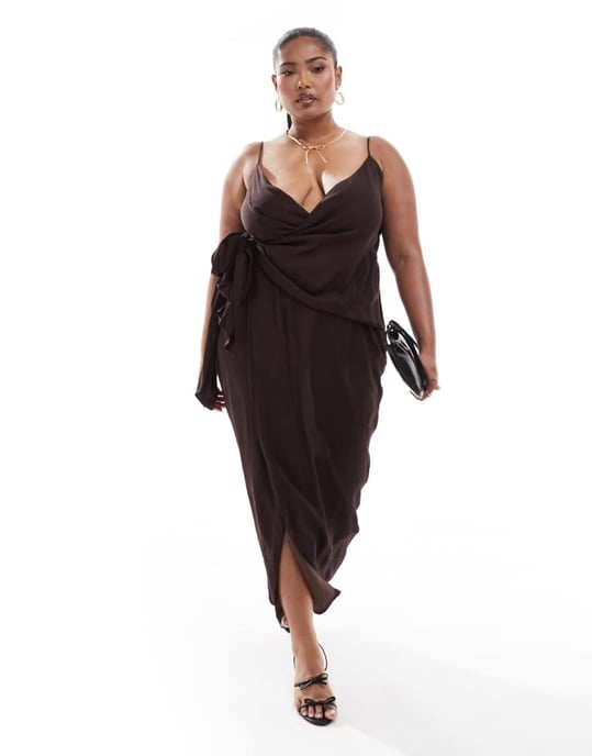 ASOS DESIGN Curve cami strap draperad midi-klänning med tuckdetalj i Aubergine - Image 2