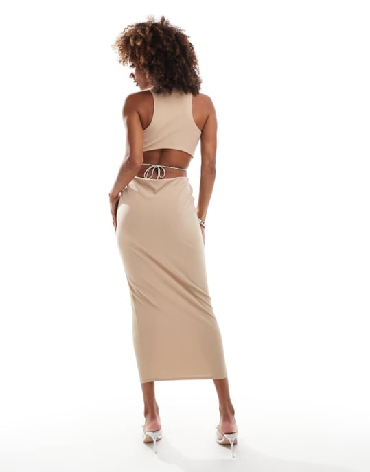 ASOS DESIGN plunge diamantrim cut out midi-klänning i mocha - Image 3