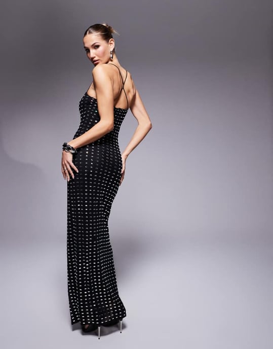 ASOS DESIGN lång klänning med fyrkantig halsringning och halterneck med fyrkantiga hotfix-dekorationer i svart - Image 4