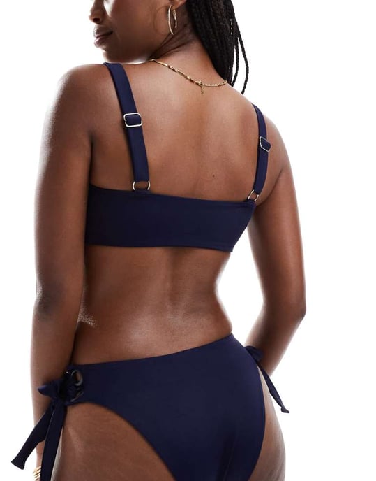 ASOS DESIGN Sloane bikiniöverdel med hålkant i marinblått - Image 4