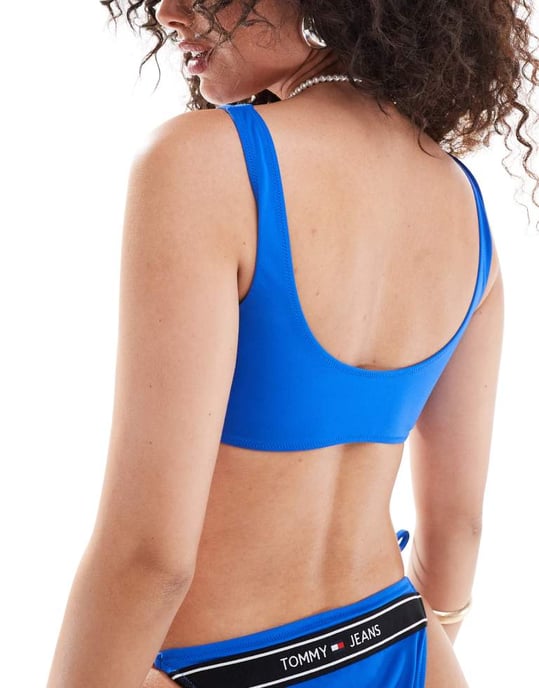 Tommy Jeans logoband utskuren bikiniöverdel i koboltblå - Image 4