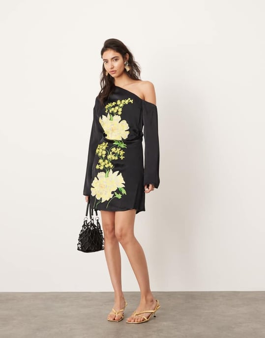 ASOS EDITION satinblommig broderad off-shoulder långärmad miniklänning i svart - Image 4