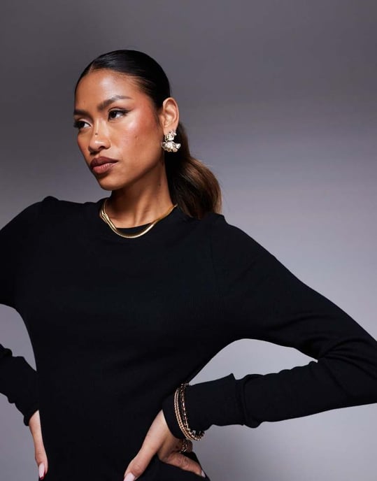 ASOS DESIGN ribbad crew turn cuff mini klänning i svart - Image 2