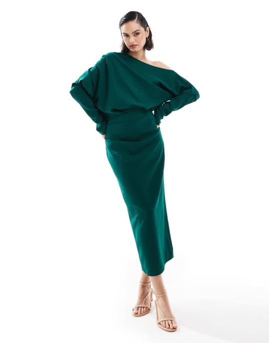 ASOS DESIGN avslappnad axelklädd midiklänning i skogsgrön - Image 2
