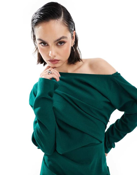 ASOS DESIGN avslappnad axelklädd midiklänning i skogsgrön - Image 3