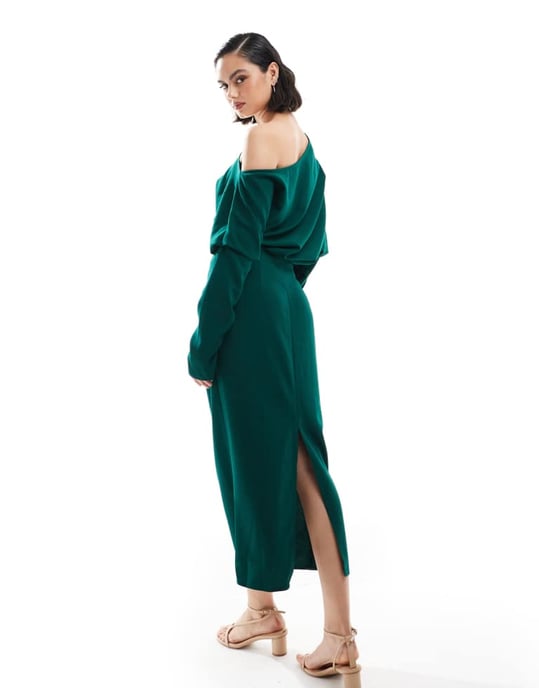 ASOS DESIGN avslappnad axelklädd midiklänning i skogsgrön - Image 4