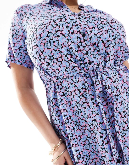 Vero Moda Curve maxikjol med knappar i blått blommönster - Image 4