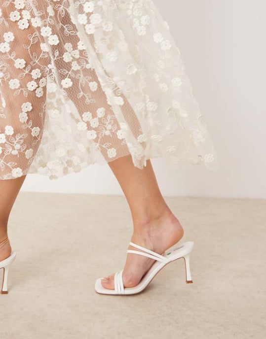 Miss Selfridge Petite 3D-blommig klänning i elfenben - Image 4