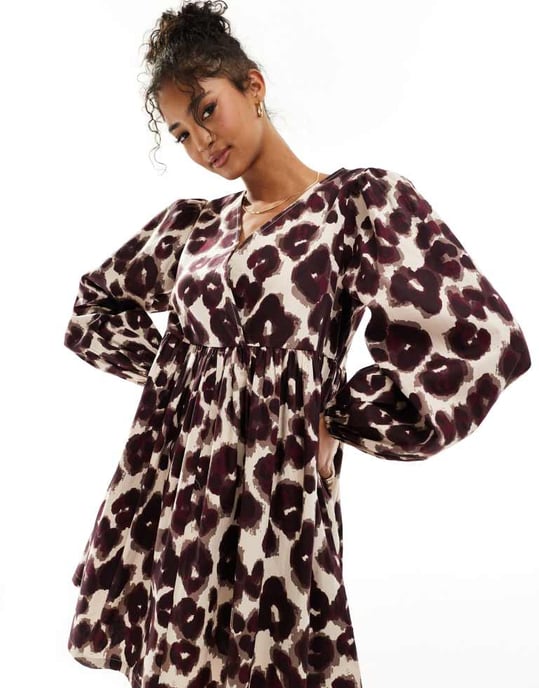 ASOS DESIGN bomullsv-neck mini smock klänning i leopardtryck - Image 2