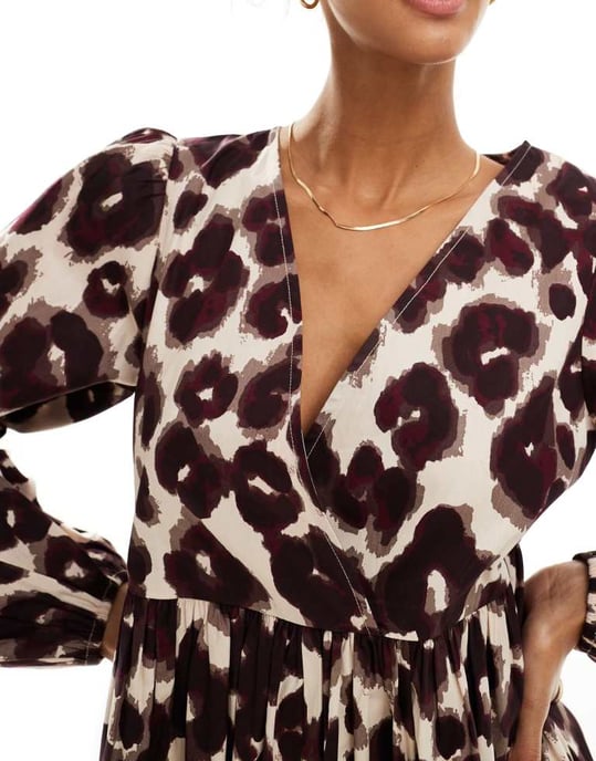 ASOS DESIGN bomullsv-neck mini smock klänning i leopardtryck - Image 3