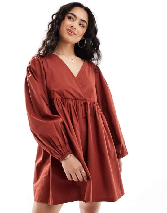 ASOS DESIGN bomull v-ringad mini smockklänning rostbrun - Image 2