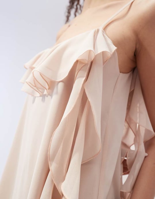 ASOS DESIGN volangig spetstopp chiffong mini klänning med öppen rygg i naturlig ljusrosa - Image 4
