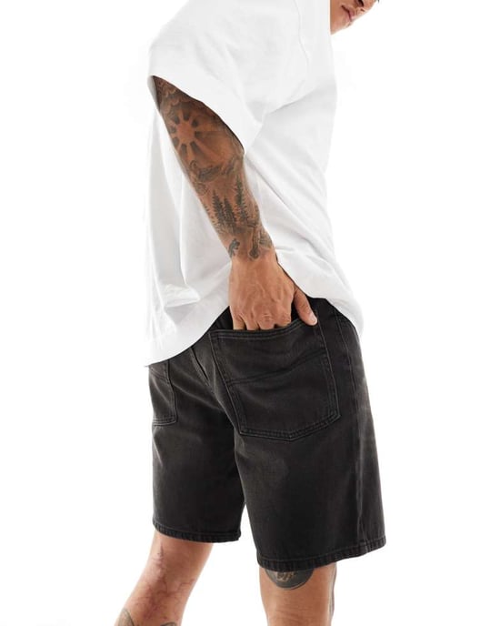 COLLUSION denim shorts med avskuren benlängd i tvättad svart - Image 4