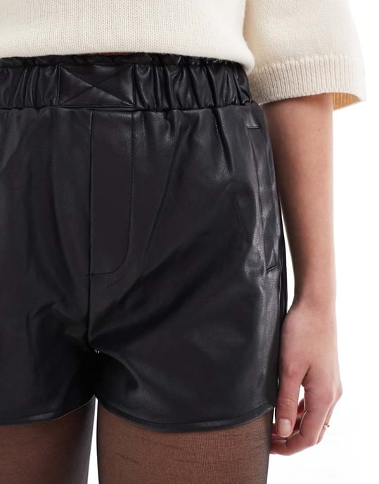 ASOS DESIGN boxershorts i svart konstläder - Image 3