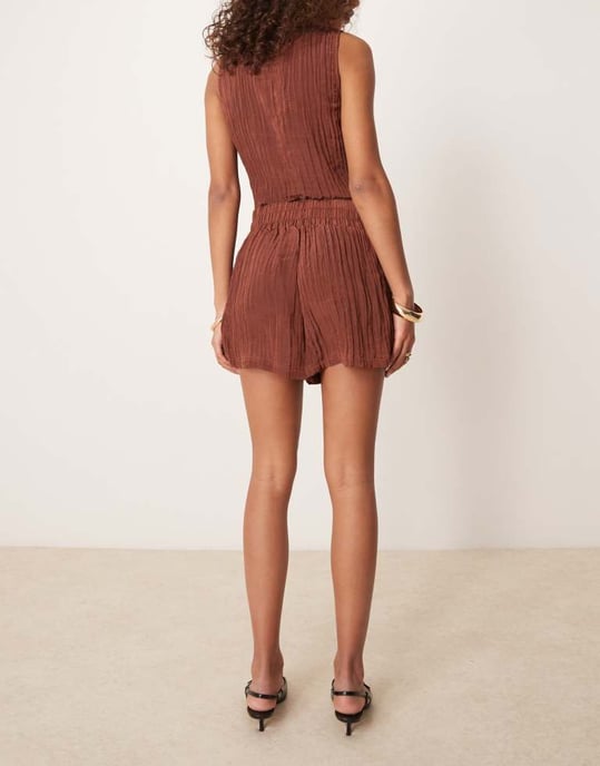 ASOS DESIGN transparent krinklad satin boxershorts-set i choklad - Image 4