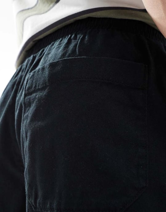 ASOS DESIGN chinoshorts i svart - Image 3