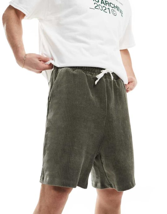 ASOS DESIGN överdimensionerade ribbade velourshorts i mörkgrön - Image 4
