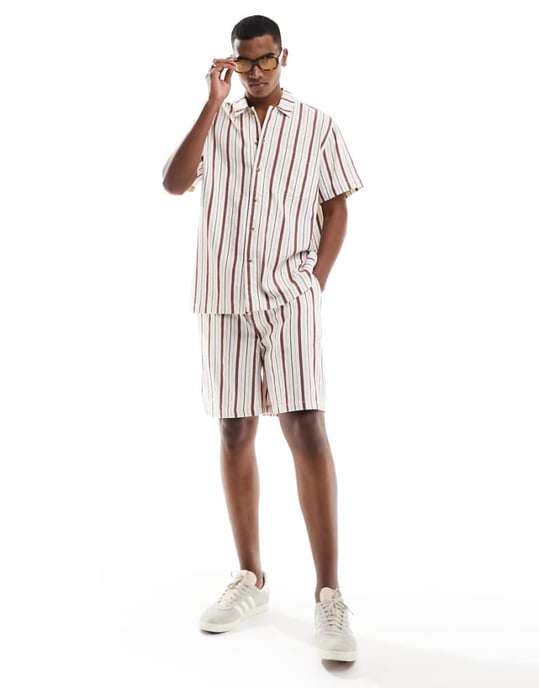 ASOS DESIGN matchande passform shorts med kontrasterande röd rand - Image 1