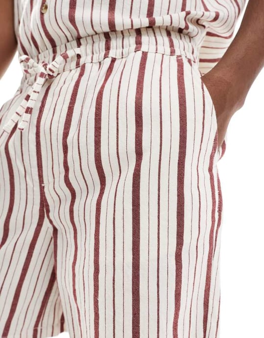 ASOS DESIGN matchande passform shorts med kontrasterande röd rand - Image 4