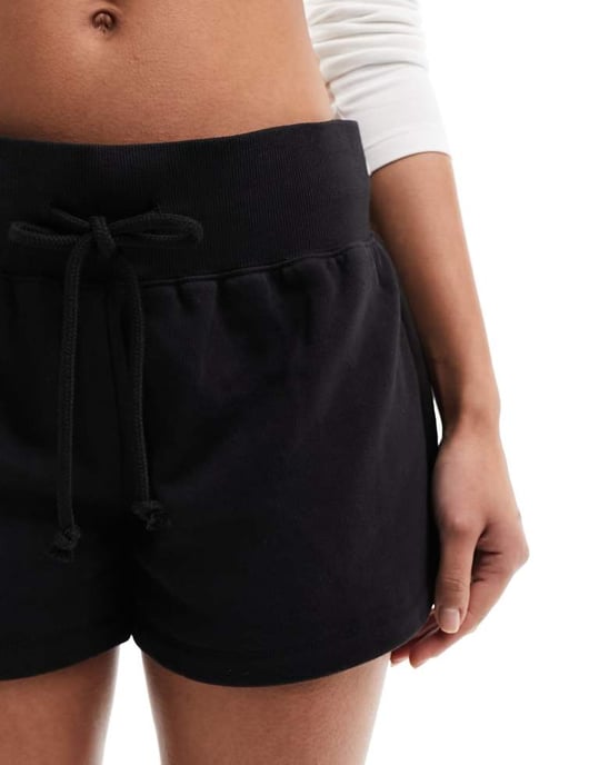 ASOS DESIGN mini shorts i svart - Image 3