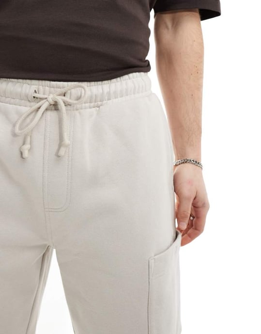 ASOS DESIGN tungvikts cargoshorts i beige - Image 2