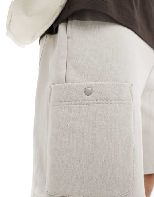 ASOS DESIGN tungvikts cargoshorts i beige - Image 4