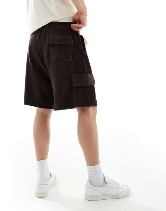 ASOS DESIGN rippade velourshorts i brunt med cargofickor - Image 2