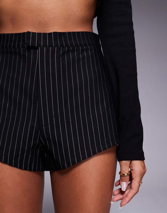 ASOS DESIGN smarta hotpant-shorts i randigt mönster - Image 3