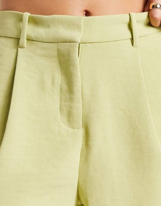 Abercrombie & Fitch tailored shorts in green - Image 3