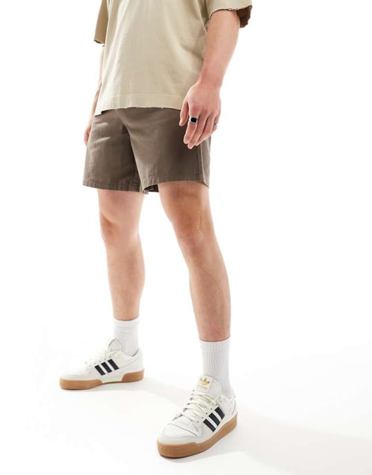 ASOS DESIGN chinoshort i brun - Image 1