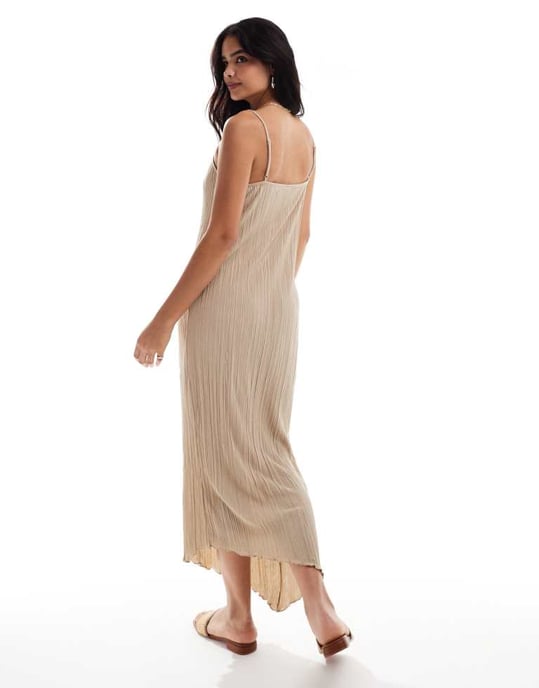 Vero Moda plisserad jersey maxiklänning med asymmetrisk nederkant i beige - Image 4