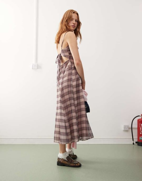 Återvunnen vintage maxi klänning i tvättad rosa rutig - Image 4