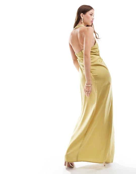 ASOS DESIGN satin halterneck crossover maxikjol klänning i ljus olivgrön - Image 4