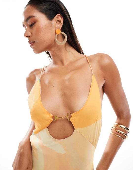 ASOS DESIGN maxiklänning med cami-design och satinbyst samt spänndetalj i orange abstrakt mönster - Image 4