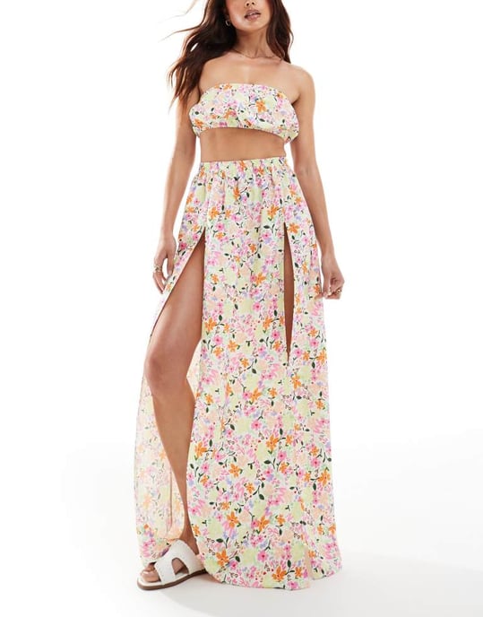 ASOS DESIGN bandeau strandcroptop i prickig blommönster - Image 4