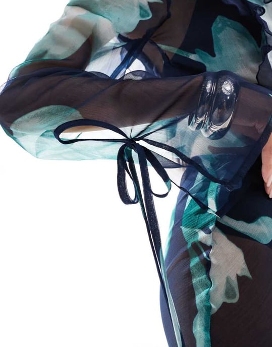 ASOS DESIGN chiffon cropped topp set i blå abstrakt blommönster - Image 3