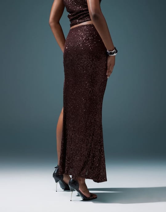 ASOS DESIGN koordination paljettmaxikjol med slits i choklad - Image 2