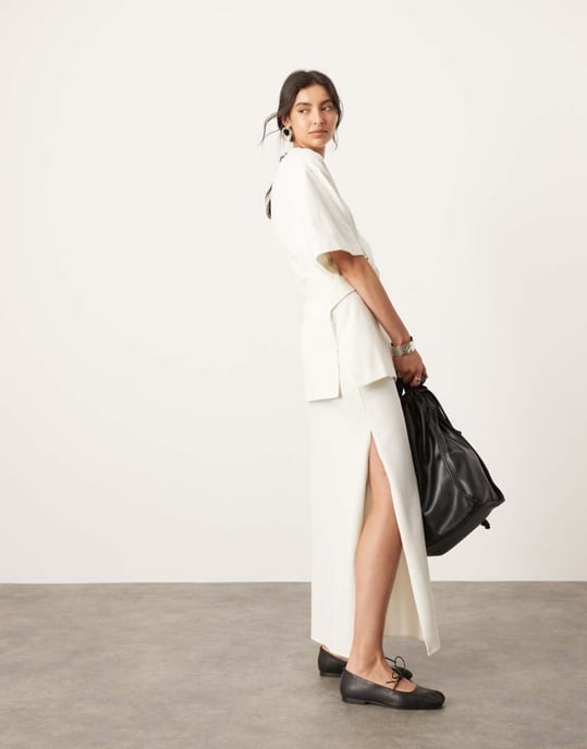 ASOS EDITION premium texturerad jersey maxikjol med sidospalt i kokosnöt - Image 1
