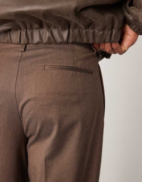 ASOS DESIGN smarta premium byxor med vida ben och dubbel veck i brunt - Image 3