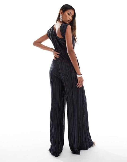 ASOS DESIGN plisserad twist jumpsuit med sned axel i kolafärg - Image 4