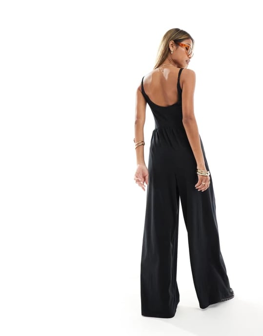 ASOS DESIGN scoop neck strapig vid ben jumpsuit i svart - Image 4